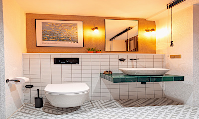 Loft Room with Bathtub